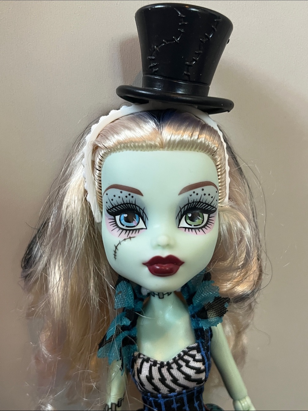 Monster High Freak Du Chic Frankie Stein - Picture 2 of 6